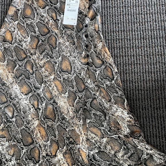 NEW Zara midi skirt with thigh high slit - Picture 2 of 3